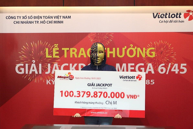 Chị M. đã trở thành tỷ phú Vietlott đầu tiên của năm 2021 với giải thưởng khủng hơn 100 tỷ đồng