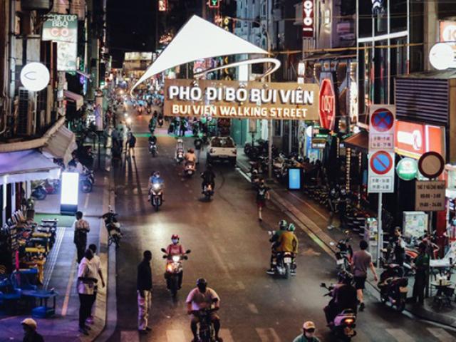 Tin tức trong ngày - TP.HCM: Phong tỏa quán cà phê trên phố Bùi Viện vì BN1883 ở Hà Nội từng ghé