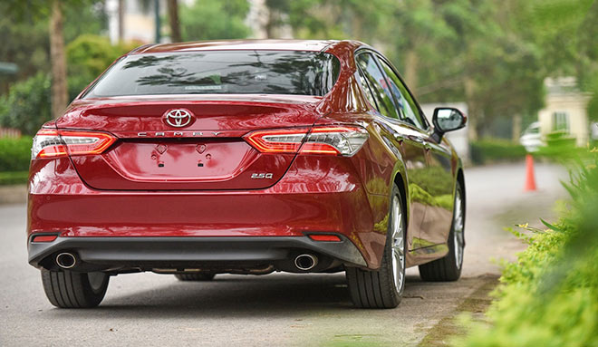 Toyota Camry dẫn đầu phân khúc sedan hạng D tại Việt Nam trong nhiều năm liên tiếp.