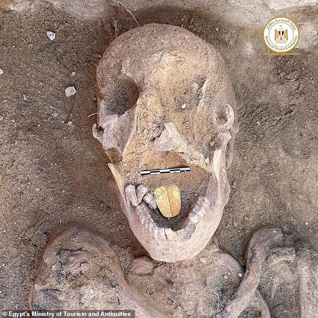 Xác ướp 2.000 năm tuổi có chiếc lưỡi bằng vàng.
