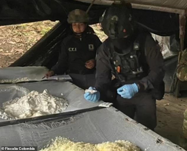 Quân đội Colombia đột kích nơi sản xuất cocaine với quy mô lớn chưa từng thấy.