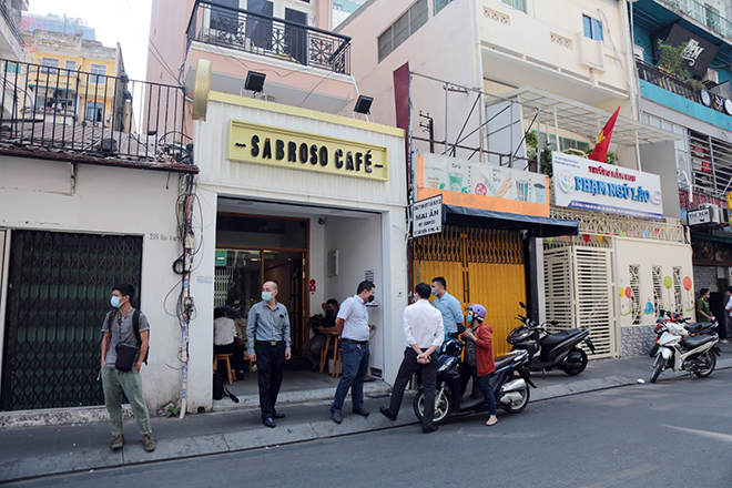 Sau nhiều giờ xác minh, đơn vị chức năng đã xác định được chính xác quán cà phê mà bệnh nhân 1883 ghé ở địa chỉ 221 Bùi Viện.