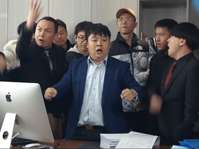 Video Clip Cười - Khi nhân viên tự giác một cách bất ngờ khiến sếp bị "sốc nặng"