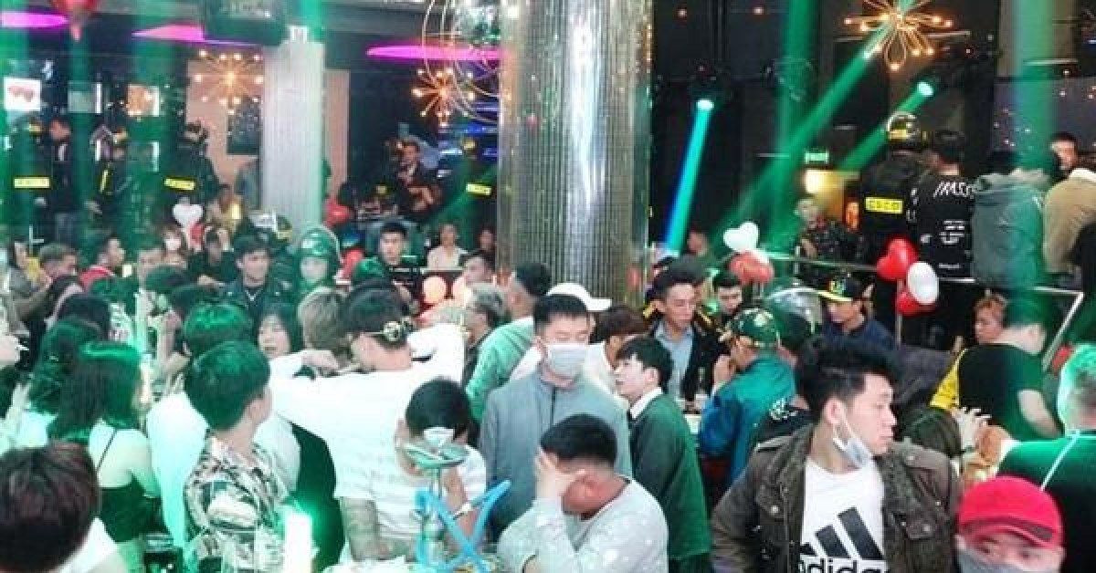 Pháp luật - Đang bị "tầm nã" vì gây ra vụ nổ súng, giang hồ đất Cảng vẫn vào quán bar ăn chơi