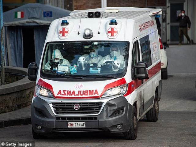 Ý: Mafia cấm xe cứu thương được hú còi