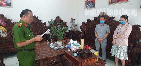 Cơ quan điều tra đọc lệnh khám xét nơi ở và làm việc đối Nguyễn Chu Sâm