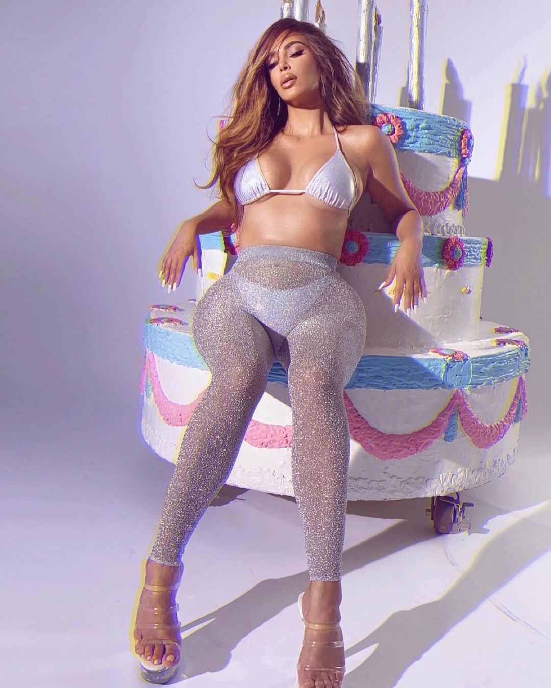Kim Kardashian: 41 tuổi vẫn là đỉnh cao vẻ đẹp “có da có thịt” - 7