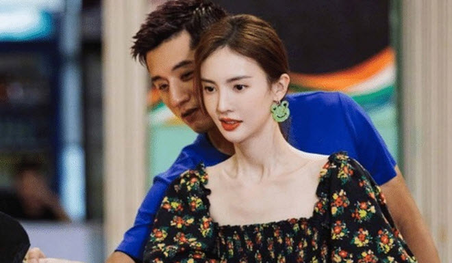 Zhang Jike (áo xanh)&nbsp;xuất hiện trên nhiều chương trình truyền hình tại Trung Quốc