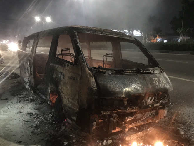 Chiếc xe bị cháy trơ khung