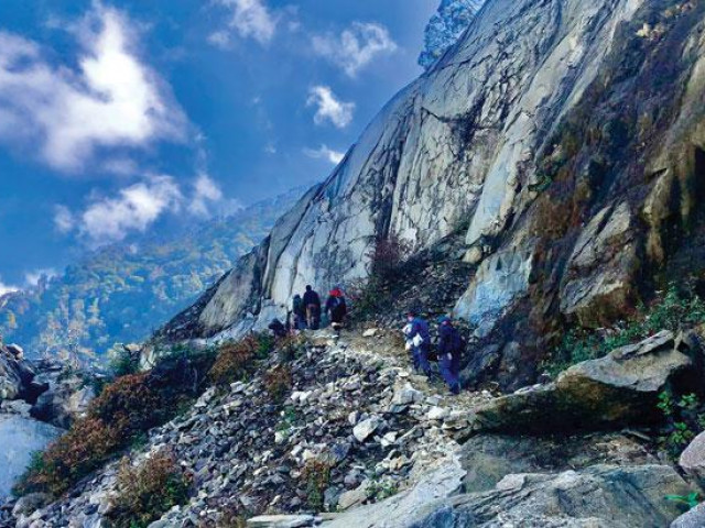 Du lịch - Chinh phục ''nóc nhà'' miền Tây xứ Nghệ