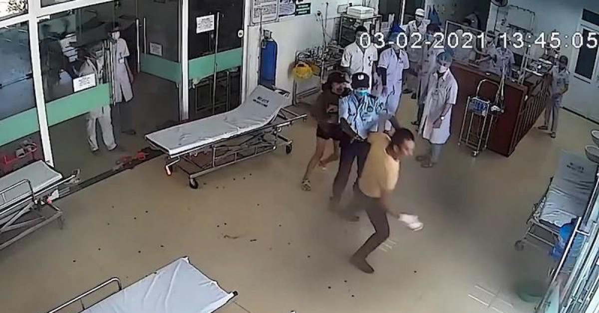 Pháp luật - Bị nhắc đeo khẩu trang, bệnh nhân đánh bác sĩ