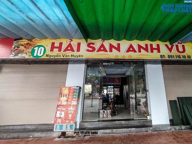 Cá biệt, có những chủ nhà hàng đã quyết định đóng cửa nghỉ Tết sớm, chấp nhận "cắt lỗ". Chị Hà, chủ nhà hàng "Hải sản Anh Vũ" (đường Nguyễn Văn Huyên) đã dọn dẹp bàn ghế và cho nhân viên nghỉ sớm. "Nếu tiếp tục hoạt động, không biết khách hàng của mình ai là F1, F2. Cho nên chúng tôi phải đóng cửa mặc dù doanh thu bị thất thoát nhiều nhưng cũng phải chấp nhận. Đây là đại dịch, đòi hỏi người dân cả nước phòng chống chứ không riêng gì chúng tôi", chị Hà cho biết.