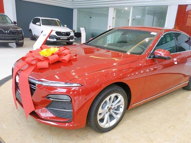 Thị trường - Tiêu dùng - Xe nhập khẩu giảm mạnh, ô tô vẫn giảm giá cả trăm triệu đồng chờ khách