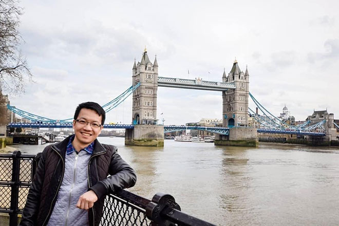 Kỷ niệm tại Tower Bridge nổi tiếng