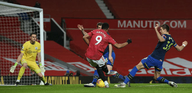 Martial rực sáng với cú đúp bàn thắng trong hiệp 2 giúp MU vùi dập Southampton 9-0