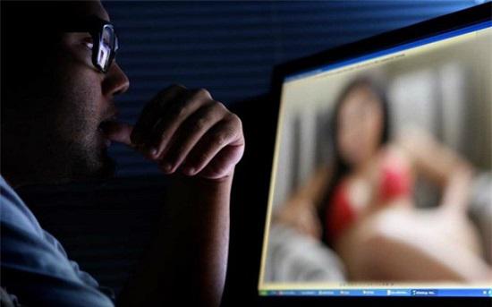 Người đàn ông bị chiếm đoạt gần 400 triệu đồng sau vài phút trò chuyện khỏa thân với gái xinh trên mạng. Ảnh minh họa