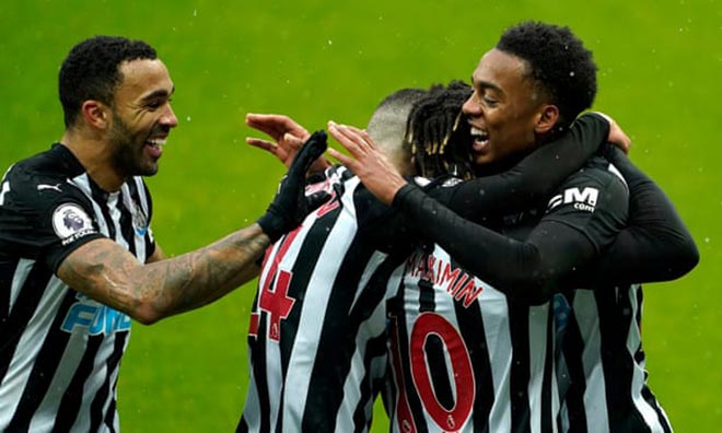 Newcastle tận dụng triệt để những sai lầm của hàng thủ Southampton trong hiệp 1