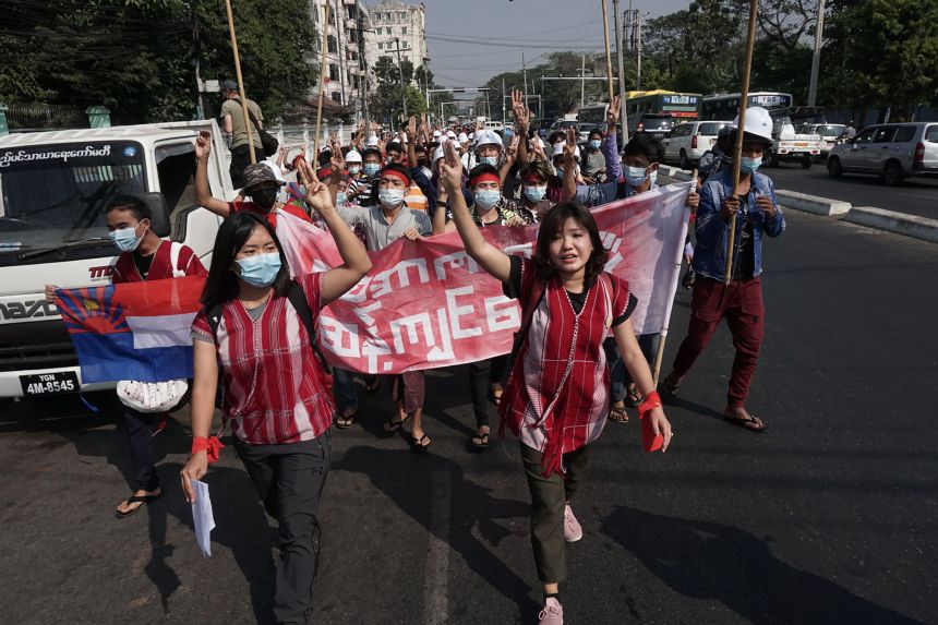 Người dân Myanmar đổ ra đường biểu tình ngày 6.2