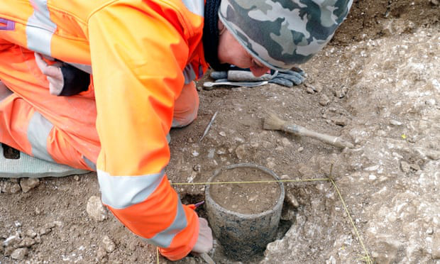 The pot containing the child - Photo: WESSEX ARCHAEOLOGY
