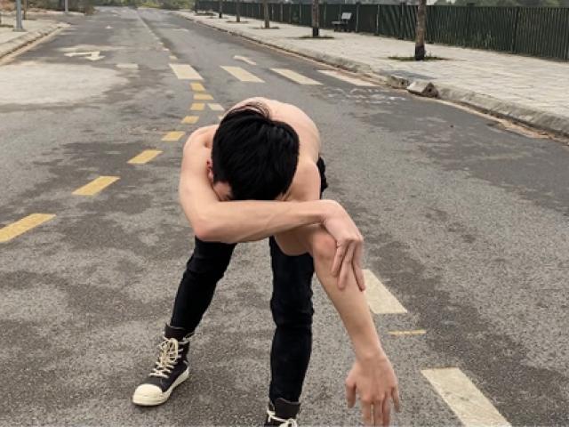Tin tức trong ngày - Con đam mê tập bẻ xương khớp, xoay vai 360 độ, bố "dị nhân không xương" nói gì?