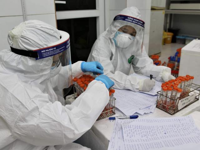 Tin tức trong ngày - Hội chẩn toàn quốc điều trị bệnh nhân COVID-19 nặng, có ca rất nặng