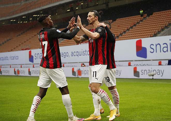 Video AC Milan - Crotone: Bùng nổ 4 bàn, Ibrahimovic chạm mốc 500 - 1