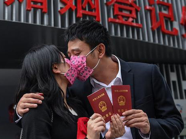 Bạn trẻ - Cuộc sống - Tranh cãi gay gắt về khoá học "hái ra tiền" ở Trung Quốc giúp quản lý, cứu vãn hôn nhân