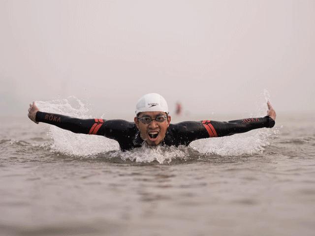 Tin tức trong ngày - "Người cá" tiết lộ bí quyết bơi từ Hà Nội tới biển Thái Bình và kế hoạch vượt biển từ Bắc tới Nam