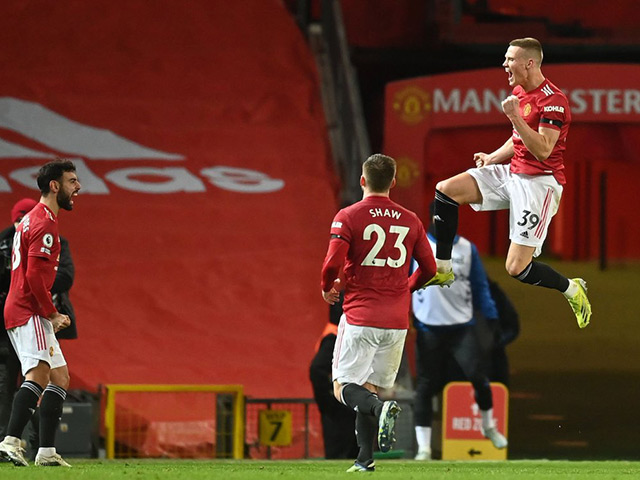 Bóng đá - MU hòa như thua Everton: Fan "Quỷ Đỏ" quay sang tri ân Mourinho vì điều gì?