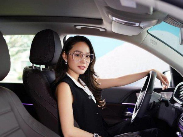 Thị trường - Tiêu dùng - Bóc giá xế hộp "mắt xanh" Minh Hằng mua để du xuân cùng gia đình