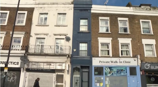 Ngôi nhà mỏng nhất London (màu sẫm, ở giữa) được rao bán.&nbsp;