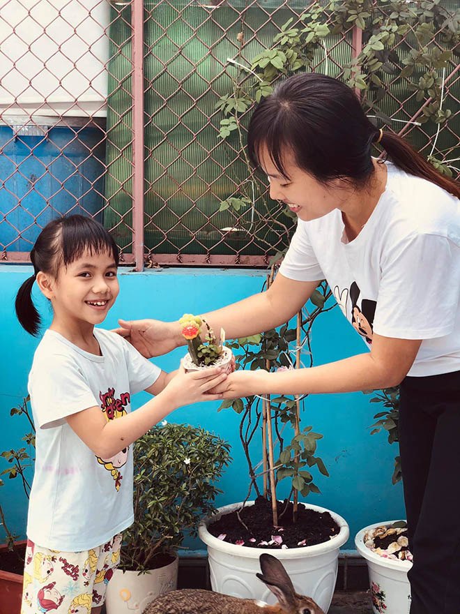 Bé Pàng không manh áo giữa trời đông giá rét từng "dậy sóng" MXH Tết nay đã rất khác - 3