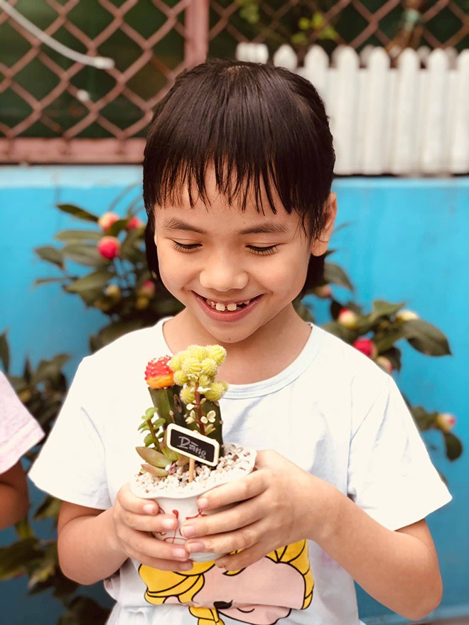 Bé Pàng không manh áo giữa trời đông giá rét từng "dậy sóng" MXH Tết nay đã rất khác - 4