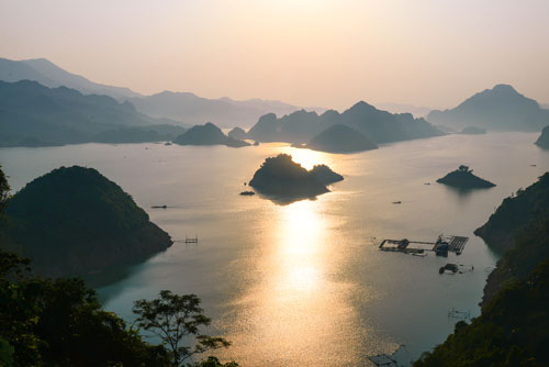 Bình minh trên sông Đà