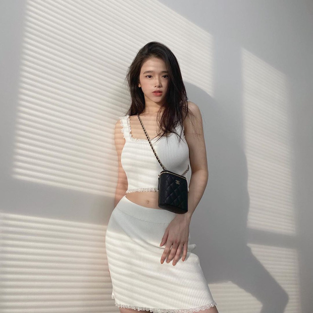 Mới tuổi dậy thì, Linh Ka đã có "gia tài" túi hiệu trị giá hàng tỷ đồng. Chiếc Chanel Mini Vanity cô nàng vừa&nbsp;mua dạo gần đây có giá xấp xỉ 40 triệu đồng.