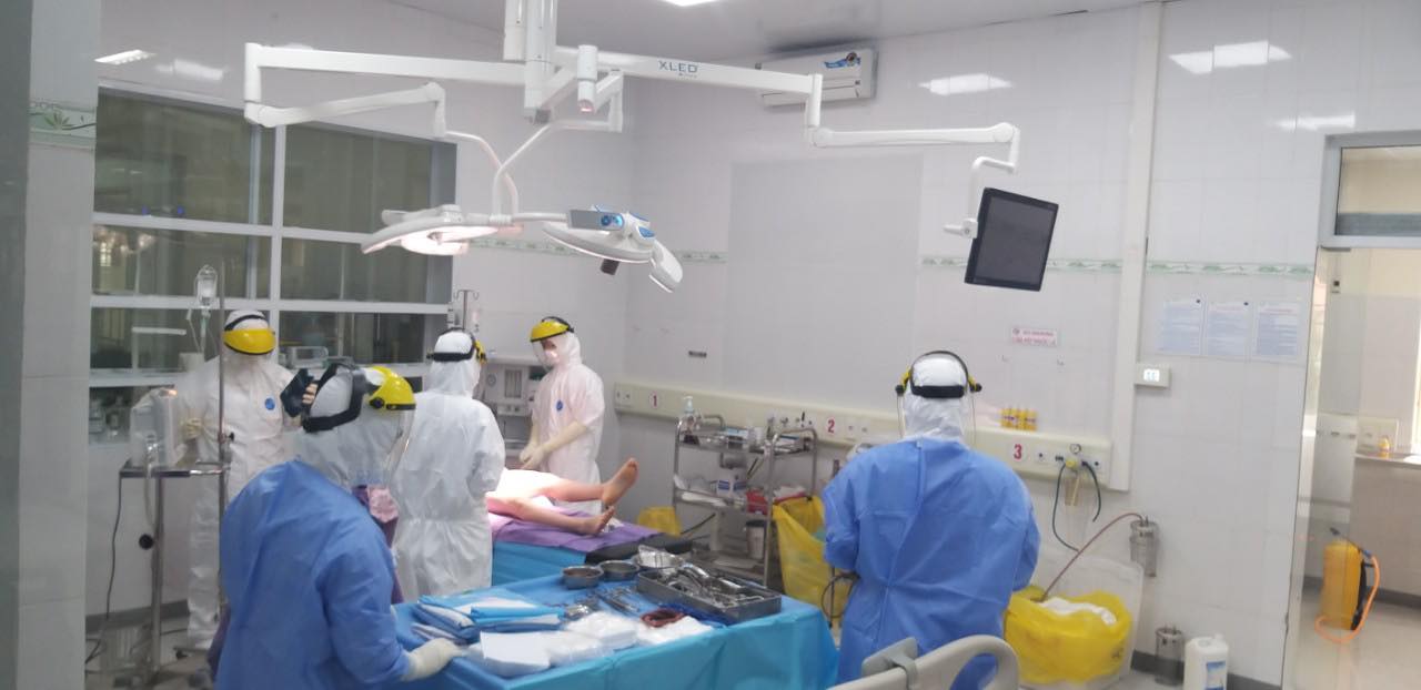 Bệnh viện Sản Nhi Quảng Ninh vừa phẫu thuật mổ lấy thai cho sản phụ dương tính virus SARS-CoV-2 tại khu cách ly.