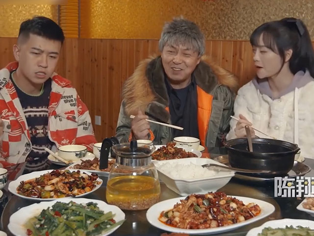 Video Clip Cười - Bố ra mắt bạn gái lại là "người yêu cũ" của con trai