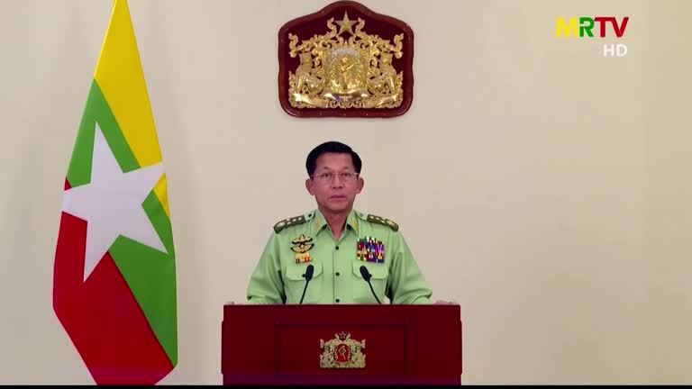 Tướng Min Aung Hlaing có bài phát biểu được truyền hình trực tiếp.