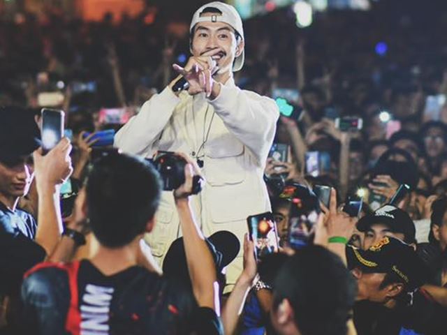 Ca nhạc - MTV - Sao nam là công nhân nhặt rác ven biển Quảng Ninh đạt kỷ lục mới trên YouTube