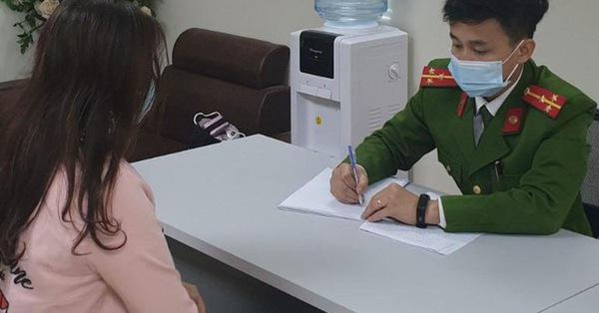 Pháp luật - Nữ giám đốc tặng pháo làm quà Tết cho một cư dân trên tầng 26 tòa chung cư