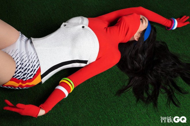 Dương Mịch được khen hết lời khi chọn phong cách “nổi loạn” đầy màu sắc trên bìa GQ - 4