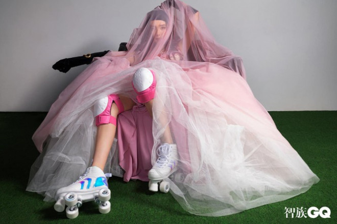 Dương Mịch được khen hết lời khi chọn phong cách “nổi loạn” đầy màu sắc trên bìa GQ - 10