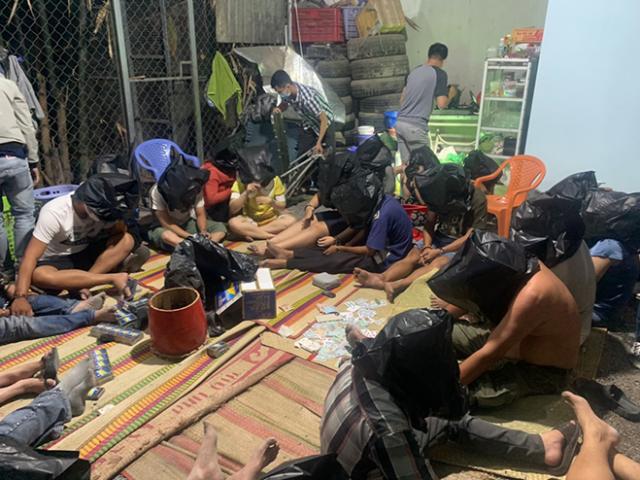 Pháp luật - Bí mật trong bãi giữ xe ở Bình Dương ngày cận Tết