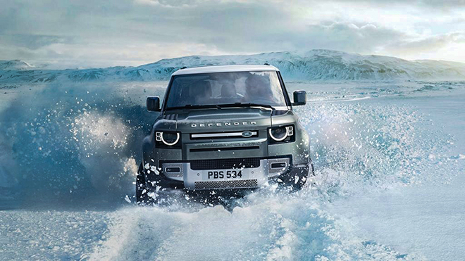 Land Rover Defender giải cứu xe trở hàng siêu trọng trên đường tuyết - 4