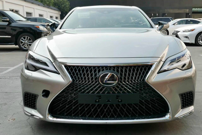 Ảnh thực tế Lexus LS 2021 tại Việt Nam, mẫu sedan đắt đỏ giá hơn 7 tỷ đồng - 2