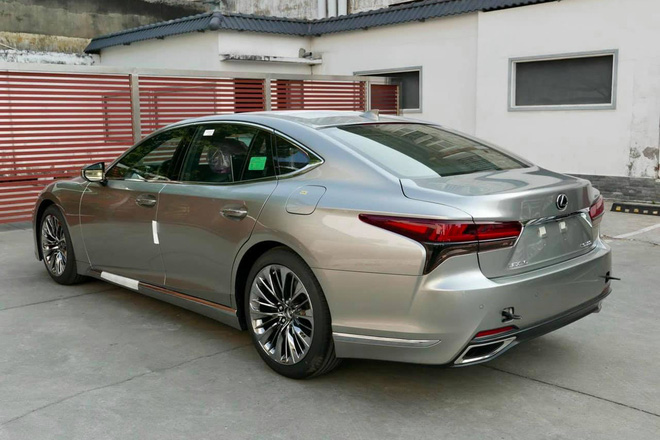 Ảnh thực tế Lexus LS 2021 tại Việt Nam, mẫu sedan đắt đỏ giá hơn 7 tỷ đồng - 4