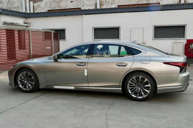 Ảnh thực tế Lexus LS 2021 tại Việt Nam, mẫu sedan đắt đỏ giá hơn 7 tỷ đồng - 3