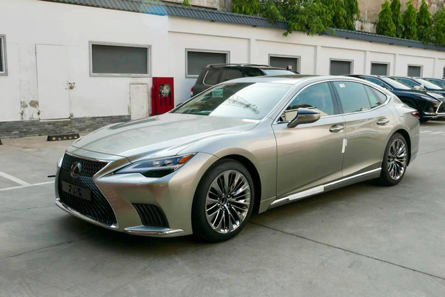 Ảnh thực tế Lexus LS 2021 tại Việt Nam, mẫu sedan đắt đỏ giá hơn 7 tỷ đồng - 8