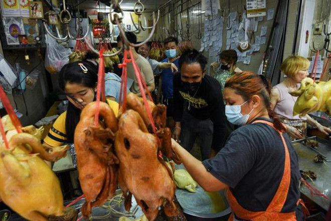 Người dân Bangkok mua thực phẩm trước
Tết Nguyên đán.