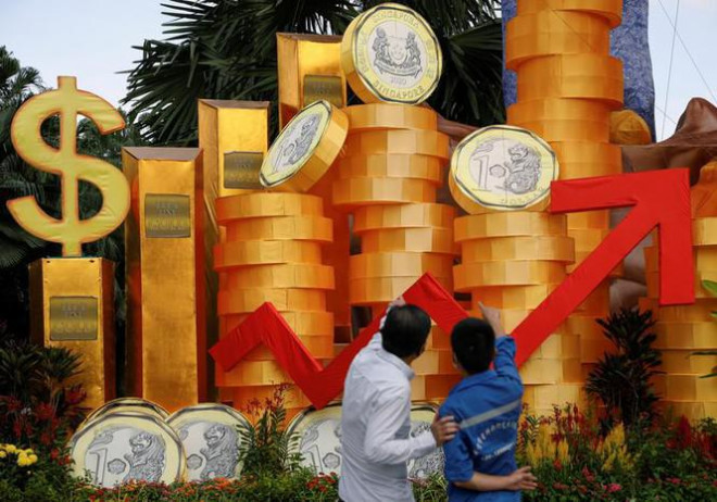 Tiểu cảnh trang trí mừng năm mới mang
chủ đề tiền tệ ở Singapore.